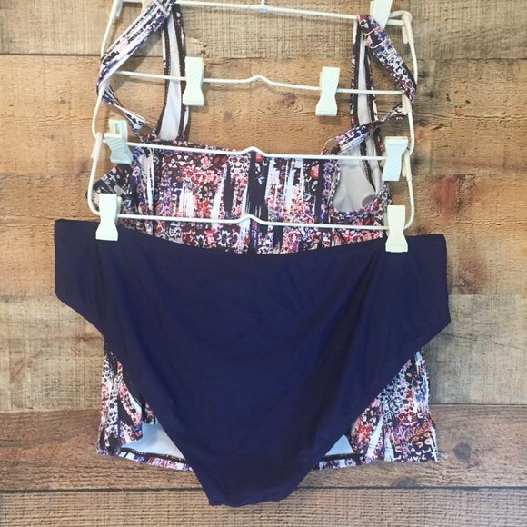 Red/White/Blue Abstract Floral Print Top Tankini Size XXL Solid Navy Blue Bottom - Picture 7 of 12